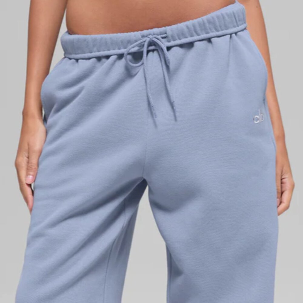 NWT Alo Accolade Straight Leg Sweatpant M in Winter Frost